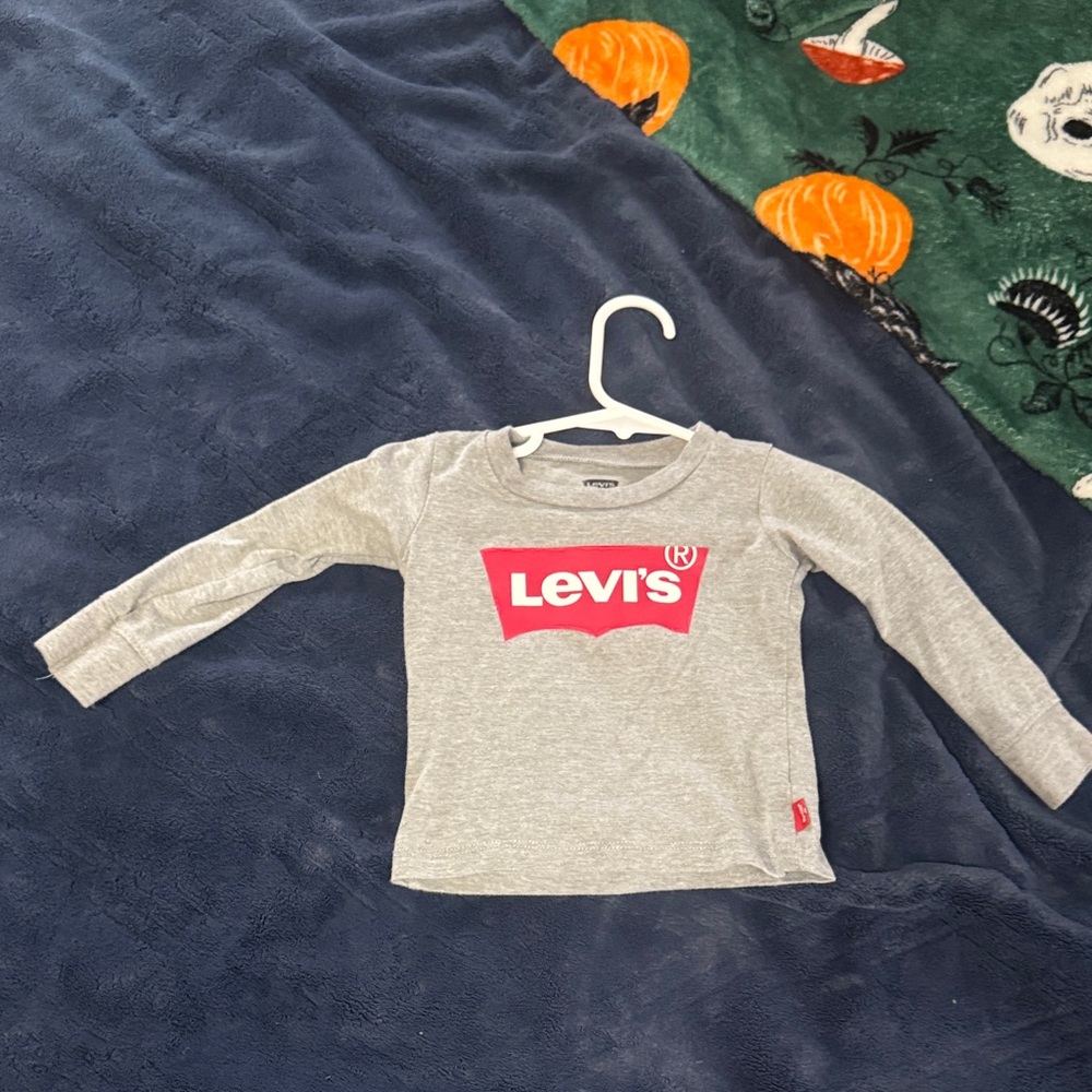 Levi's Kids 12m Gray Long Sleeve Tee with Red Logo preloved excellent condition